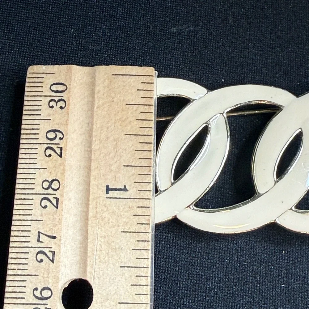 Gold Tone Interlocking Oval Link Brooch Pin‎ Statement Jewelry Accessory